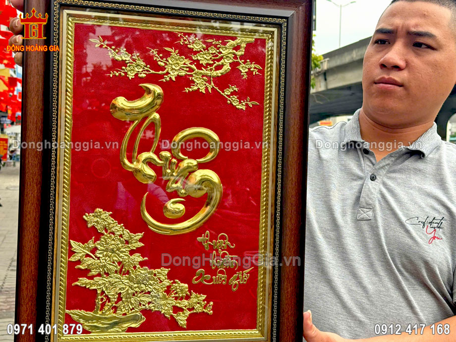 Tranh chữ thuận mạ vàng mang ý nghĩa may mắn, thuận lợi